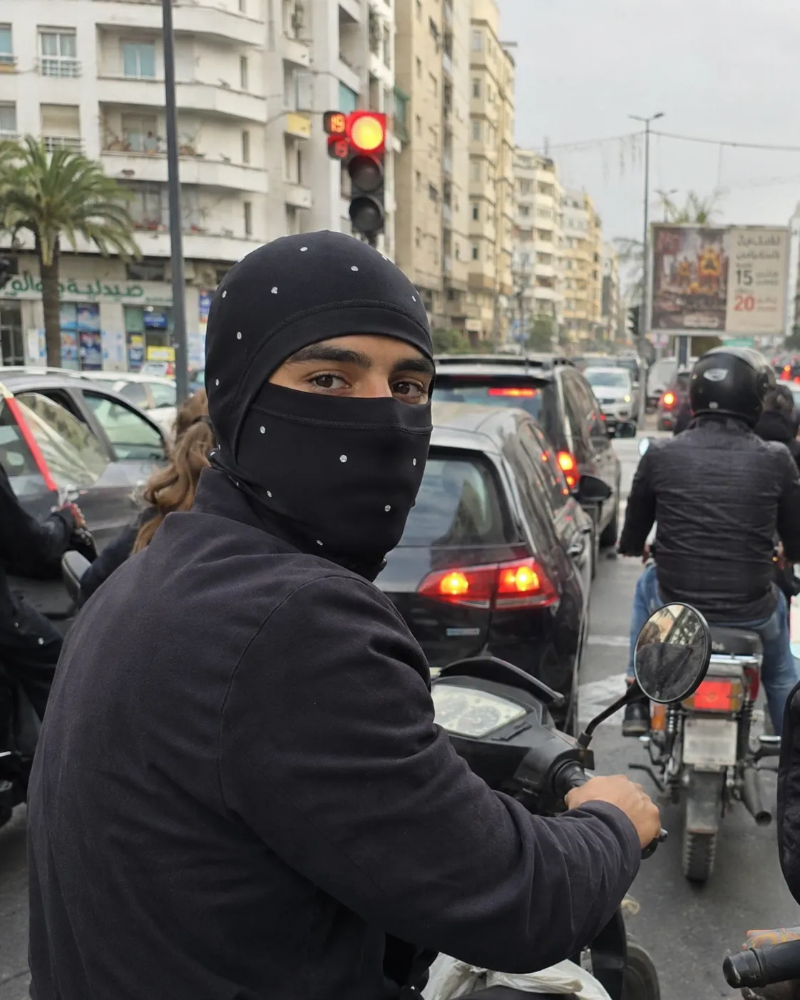 Motard portant un BALACLAVA